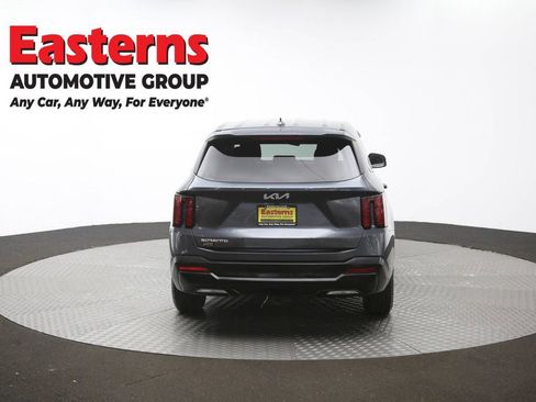 Used 2024 Kia Sorento LX FWD image 37
