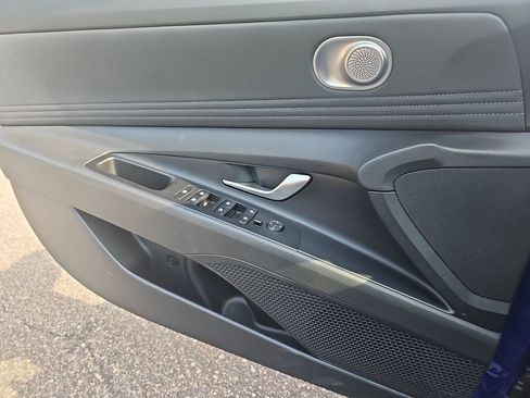 Certified 2025 Hyundai Elantra SEL FWD image 23