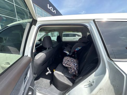 Used 2021 Nissan Rogue SV FWD image 6