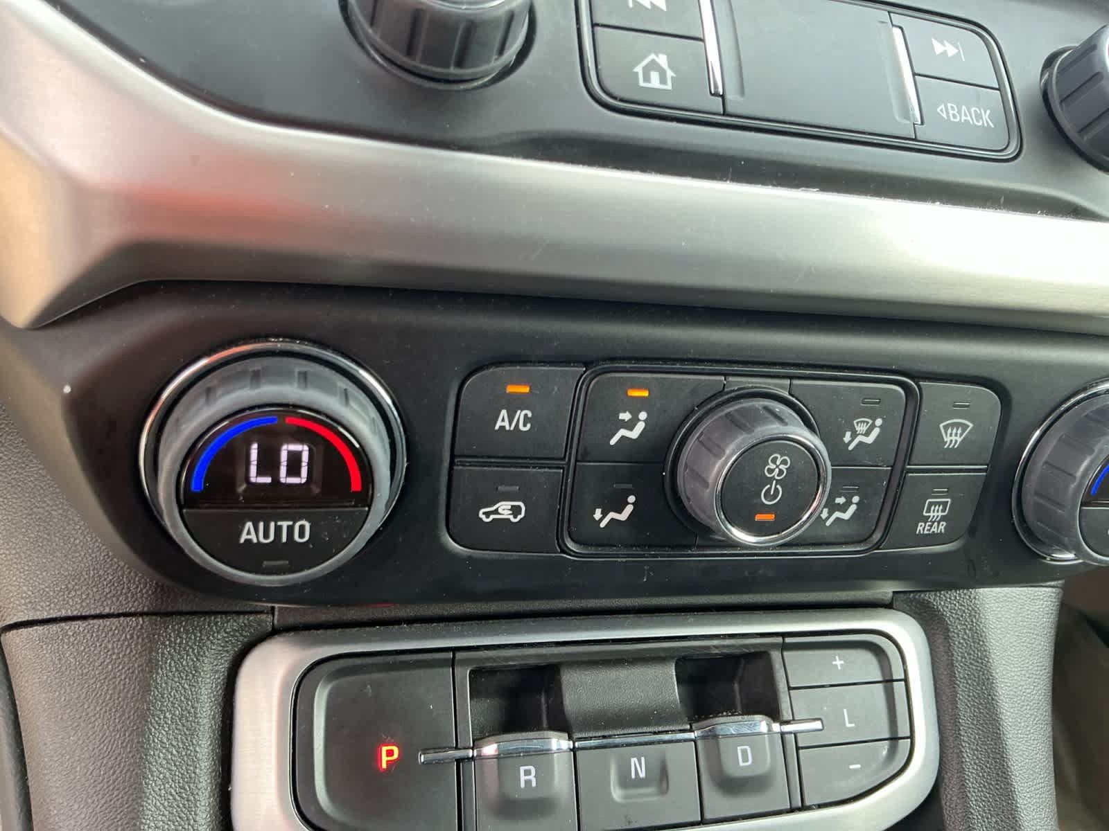 Used 2023 GMC Acadia SLE w/ Driver Convenience Package FWD image 18