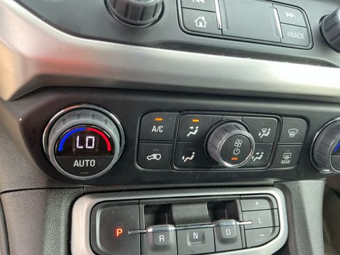 Used 2023 GMC Acadia SLE w/ Driver Convenience Package FWD image 18