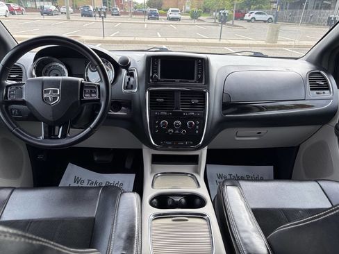 Used 2016 Dodge Grand Caravan SXT FWD image 20