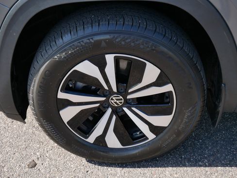 Certified 2024 Volkswagen Atlas Cross Sport SE AWD/4WD image 15