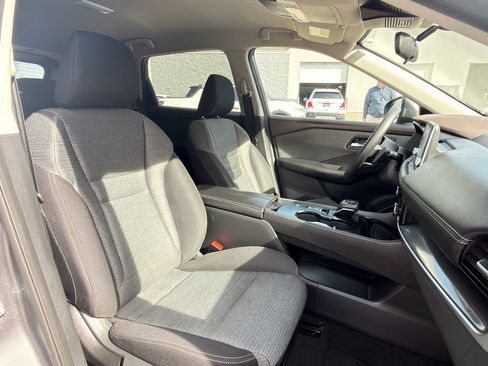 Used 2021 Nissan Rogue SV image 15