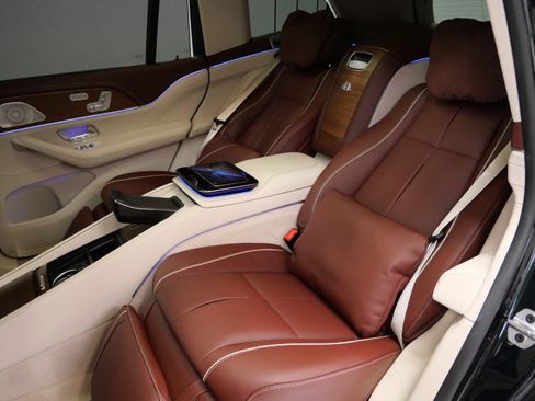 Used 2022 Mercedes-Benz Maybach GLS 600 4MATIC image 16