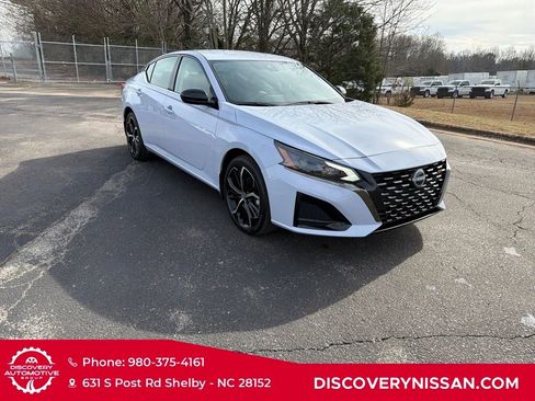 Certified 2025 Nissan Altima 2.5 SR image 5