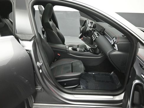 Used 2022 Mercedes-Benz CLA 250 4MATIC image 30