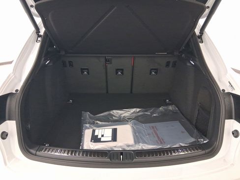 New 2026 Porsche Macan image 31