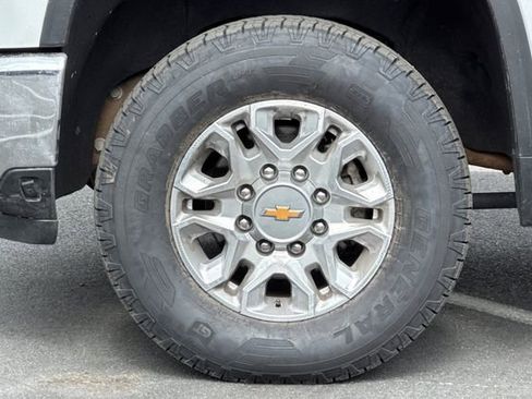 Used 2024 Chevrolet Silverado 2500 LTZ w/ LTZ Convenience Package image 44