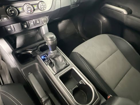 Used 2020 Toyota Tacoma TRD Sport AWD/4WD image 26