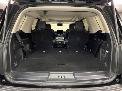 Used 2023 Ford Expedition XLT image 24