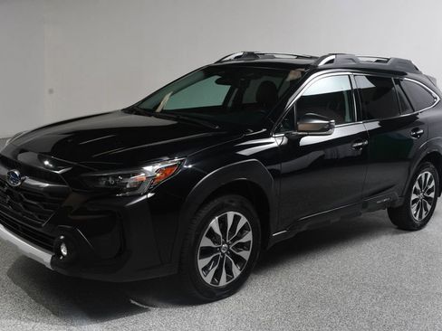 Used 2024 Subaru Outback Touring AWD/4WD image 2
