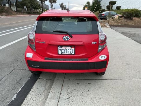 Used 2014 Toyota Prius C Three FWD image 4