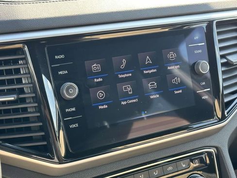 Used 2023 Volkswagen Atlas Cross Sport SE image 25