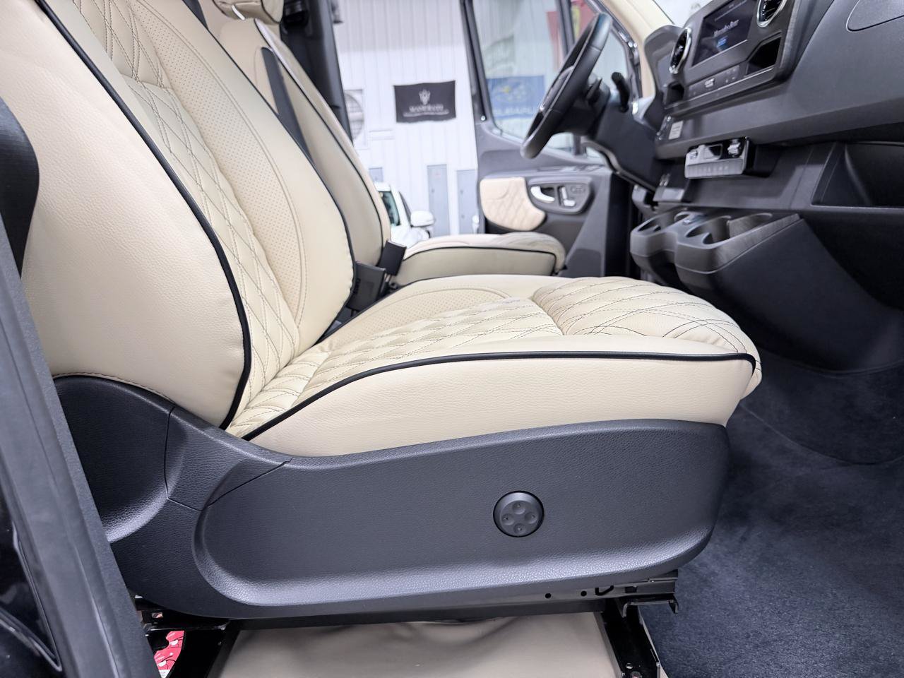 Used 2023 Mercedes-Benz Sprinter 3500 image 27