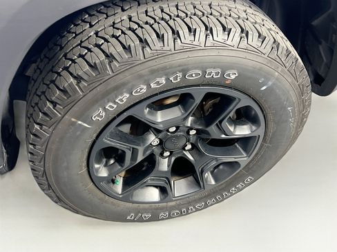 Used 2022 Jeep Cherokee Trailhawk w/ Trailer Tow Group AWD/4WD image 29