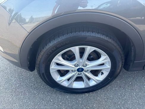 Used 2017 Ford Escape SE AWD/4WD image 9