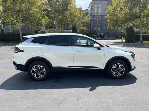 Used 2024 Kia Sportage LX image 6