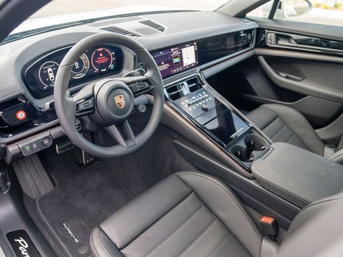 New 2026 Porsche Panamera 4 image 4