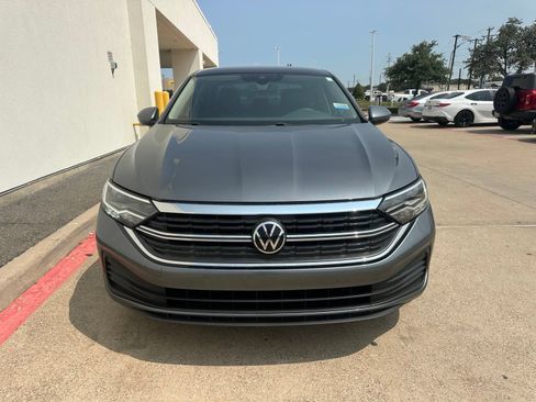 Used 2024 Volkswagen Jetta SE FWD image 2