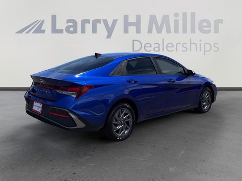 Used 2024 Hyundai Elantra SEL FWD image 5