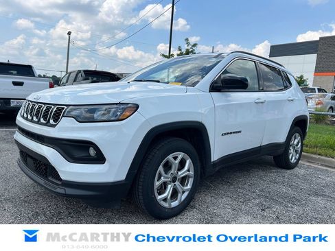 Used 2025 Jeep Compass Latitude AWD/4WD image 7
