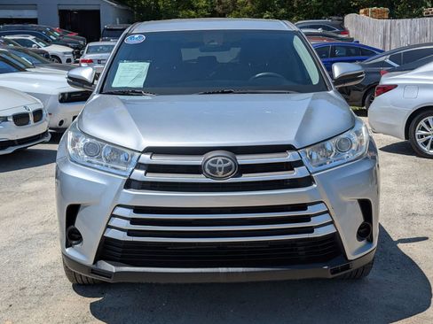 Used 2018 Toyota Highlander LE FWD image 2