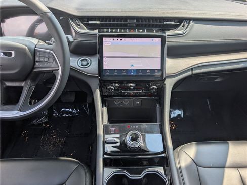 Used 2023 Jeep Grand Cherokee Limited AWD/4WD image 19