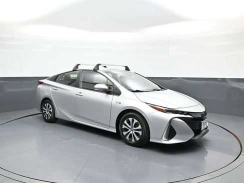Used 2022 Toyota Prius Prime LE FWD image 4