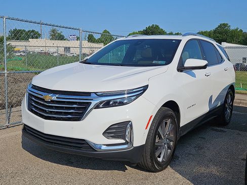Used 2023 Chevrolet Equinox Premier AWD/4WD image 3