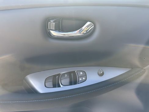 Used 2023 Nissan Leaf S image 23