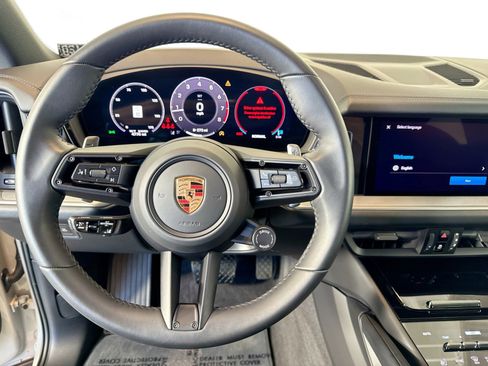 Used 2025 Porsche Cayenne image 13