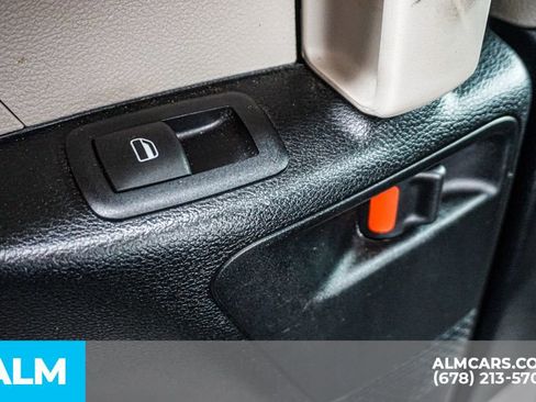 Used 2024 Chrysler Pacifica Select image 35