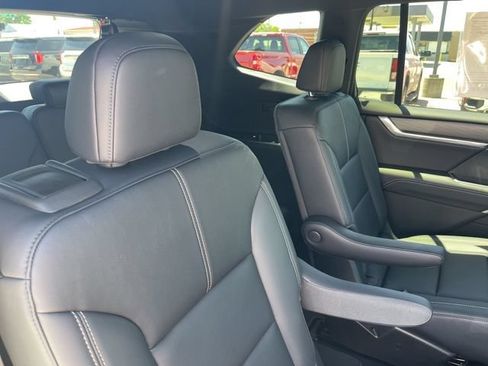 Used 2026 GMC Acadia Elevation w/ Elevation Premium Package FWD image 37