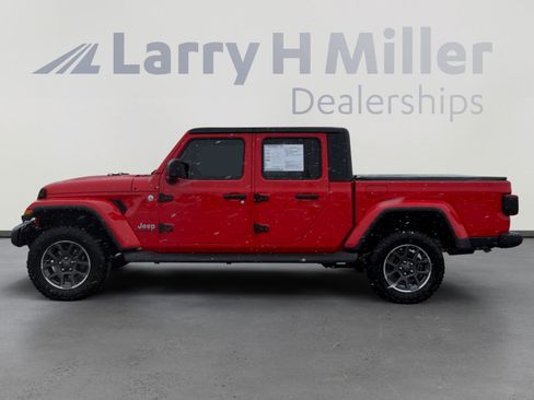 Used 2020 Jeep Gladiator Overland AWD/4WD image 3
