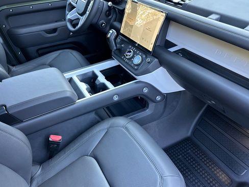 New 2026 Land Rover Defender 110 X-Dynamic SE AWD/4WD image 29