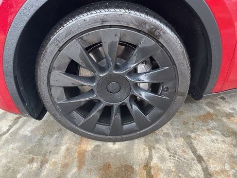 Used 2022 Tesla Model Y Long Range image 3