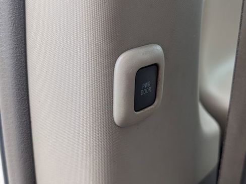 Used 2012 Toyota Sienna LE image 12