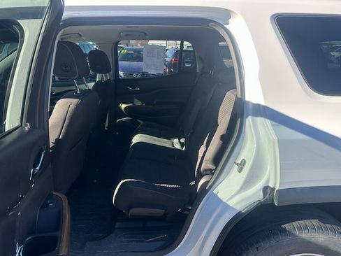 Used 2017 GMC Acadia SLE image 17