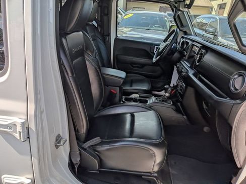 Used 2021 Jeep Wrangler Unlimited Sahara AWD/4WD image 29