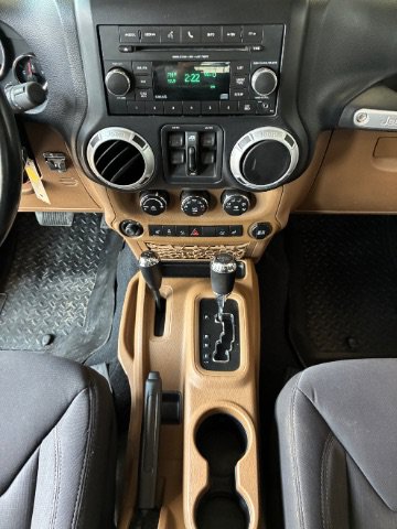 Used 2013 Jeep Wrangler Unlimited Sahara w/ Connectivity Group AWD/4WD image 27