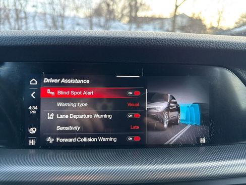 Used 2022 Alfa Romeo Stelvio Veloce image 45