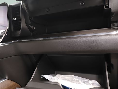 Used 2024 Chevrolet Silverado 2500 High Country w/ High Country Premium Package AWD/4WD image 31