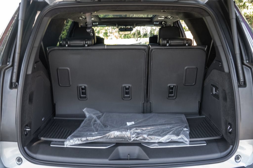 Used 2026 Cadillac Escalade V w/ LPO, ONYX Package AWD/4WD image 30