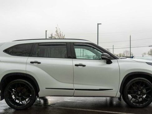 Used 2022 Toyota Highlander XSE w/ Protection Package #3 (TMS) AWD/4WD image 5