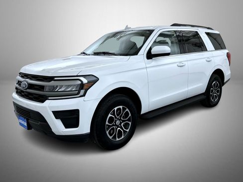 Used 2024 Ford Expedition XLT image 1