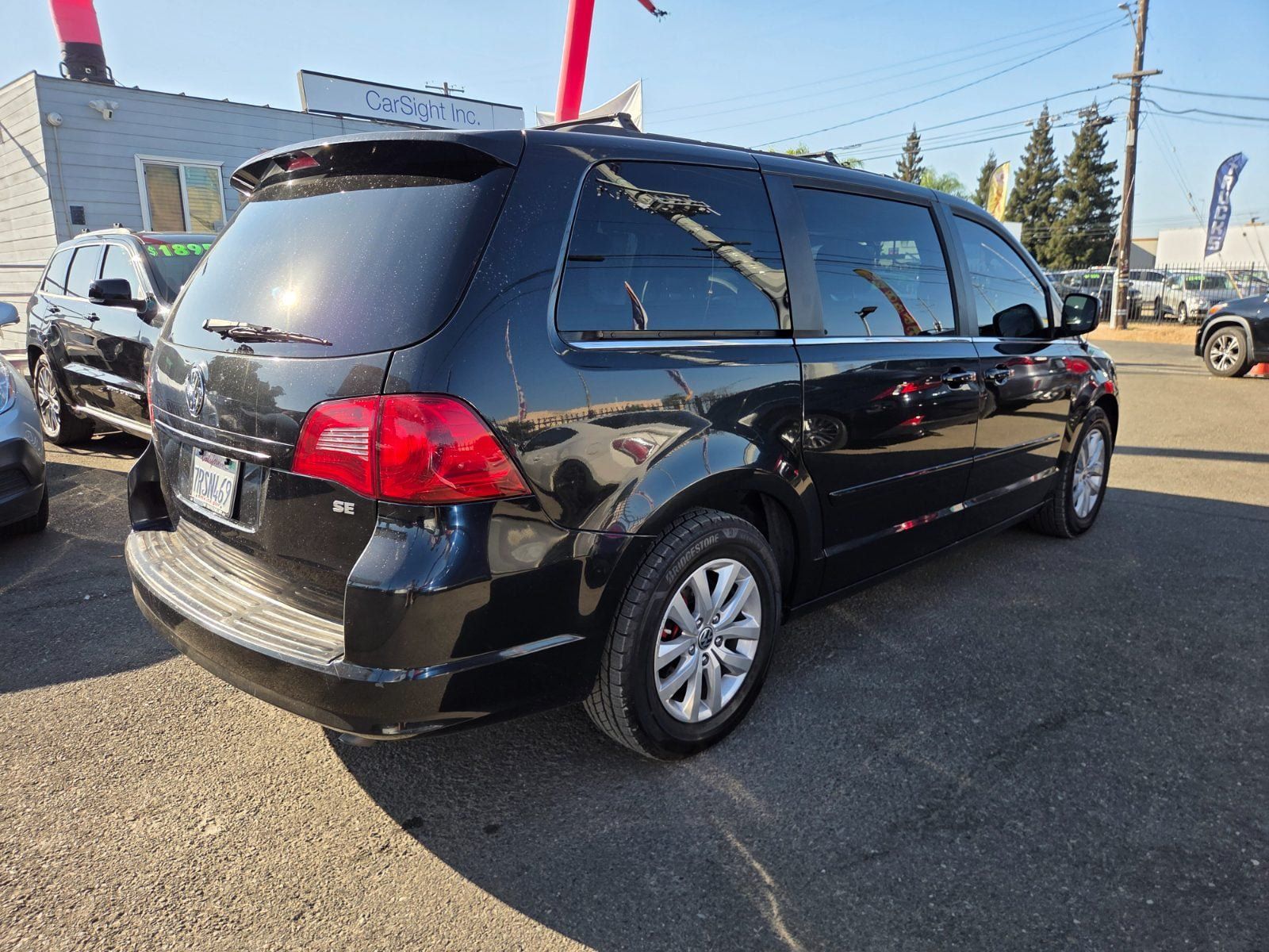 Used 2012 Volkswagen Routan SE FWD image 4