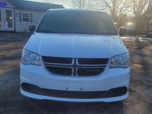 Used 2018 Dodge Grand Caravan SE w/ UConnect Hands-Free Group image 3