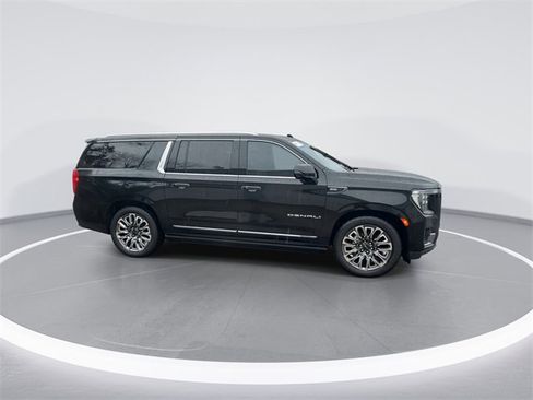 Used 2023 GMC Yukon XL Denali Ultimate image 8