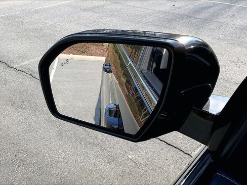 Used 2024 Ford Expedition Max XLT image 30